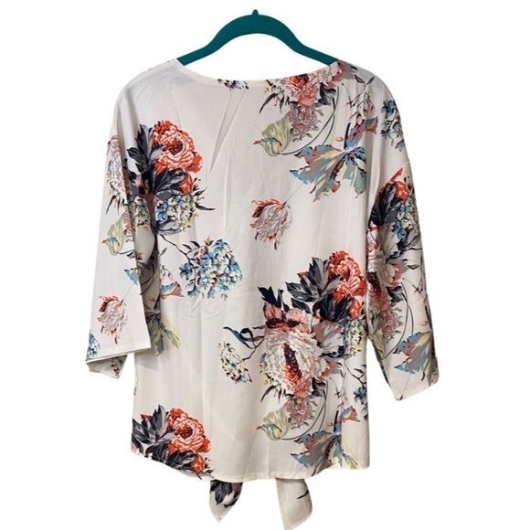 Floral Blouse white with tie knot with mid length sleeve size L ☀️ - Picture 10 of 15
